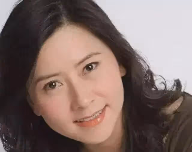 原來她早已去世!隱瞞癌症病情2年,55歲去世前每天吐大半杯血