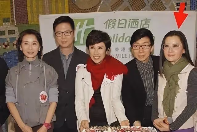 原來她早已去世！隱瞞癌症病情2年，55歲去世前每天吐大半杯血