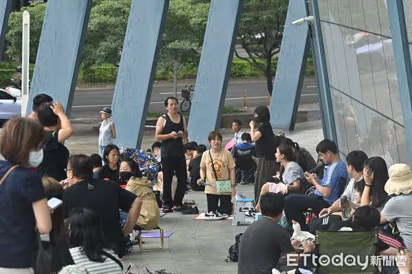 張學友康復抵台今晚開唱! 「小巨蛋外排滿人」搶票畫面曝光