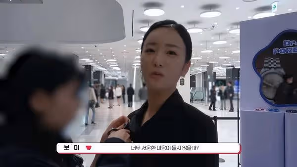 貼心100分!發現有人在拍Apink普美 金智媛、金秀賢為了她閃鏡頭