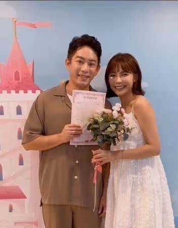 Junior、林萱瑜登記結婚「帶小鬼公仔」　網淚認：666當見證人！