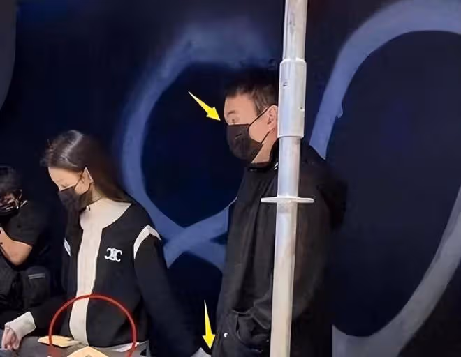 王思聰和黃一鳴舊照曝光,女方小腹隆起,兩人手牽手買母嬰用品