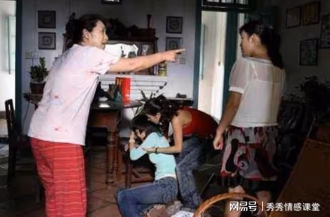 婆婆說端午包粽子,老公拖到11點才回,看到等吃的10口人,我火了