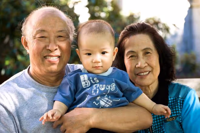 過來人的忠告:不管父母多有錢有權,也不能幫子女做這五件事