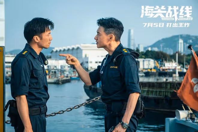電影《海關戰線》片場花絮,拍攝爆破戲時,劉雅瑟眼睛被炸傷