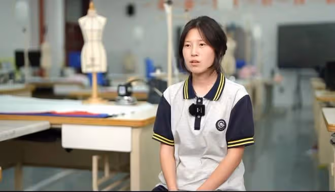 姜萍數學老師一夜成名,多所大學發出邀約瘋搶,師生相互成就