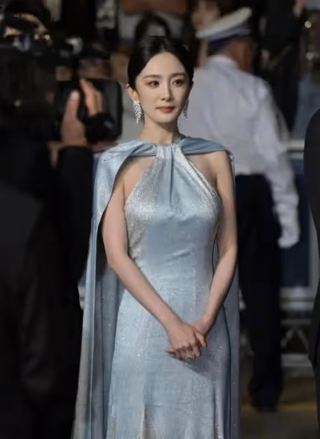 別再吹劉亦菲的「癟臀」了,這6位女星的身材才是真正的風情萬種