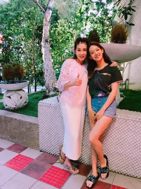 周丹薇心疼乾女兒孟耿如「你們多幫她」　嘆張小燕無辜：孩子多難管