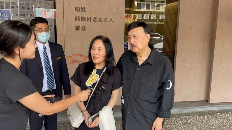 寬姐母喪｜余天、李亞萍現身靈堂　爆外孫子女最新近況