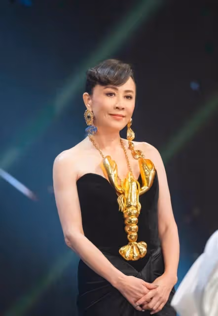 劉嘉玲的豪宅,用古董當花瓶,吊燈上百萬,極致奢華「卻被人吐槽土」