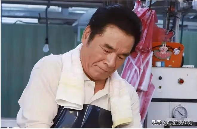 8個孩7個媽，六女侍一夫晚年娶小20歲嬌妻，76歲的雷洪怎能退休