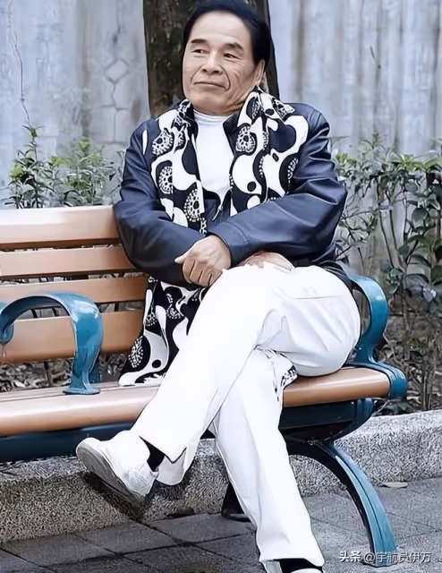 8個孩7個媽，六女侍一夫晚年娶小20歲嬌妻，76歲的雷洪怎能退休