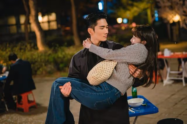 《陪玩的女人》嚴泰九韓善伙相隔5年二搭:黑道大哥戀上米妮姐姐