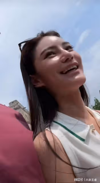 娶對人了!汪小菲40度高溫帶馬筱梅爬長城,不懼暴曬高溫興奮狂奔