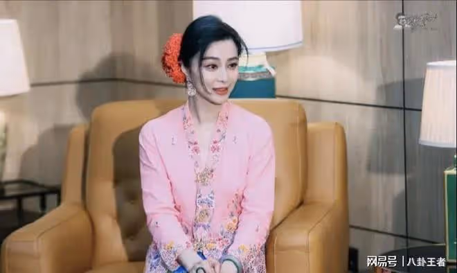 國外偶遇43歲范冰冰!在人群中「美得有壁」,但現狀看著有點心酸