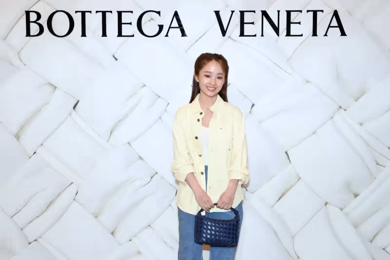 賈靜雯挺BOTTEGA VENETA美到「長出櫻花」　方郁婷首遇大陣仗超緊張