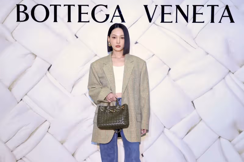 賈靜雯挺BOTTEGA VENETA美到「長出櫻花」　方郁婷首遇大陣仗超緊張