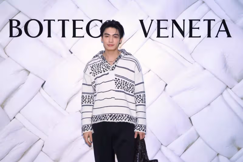 賈靜雯挺BOTTEGA VENETA美到「長出櫻花」　方郁婷首遇大陣仗超緊張