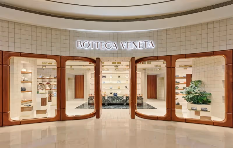 賈靜雯挺BOTTEGA VENETA美到「長出櫻花」　方郁婷首遇大陣仗超緊張