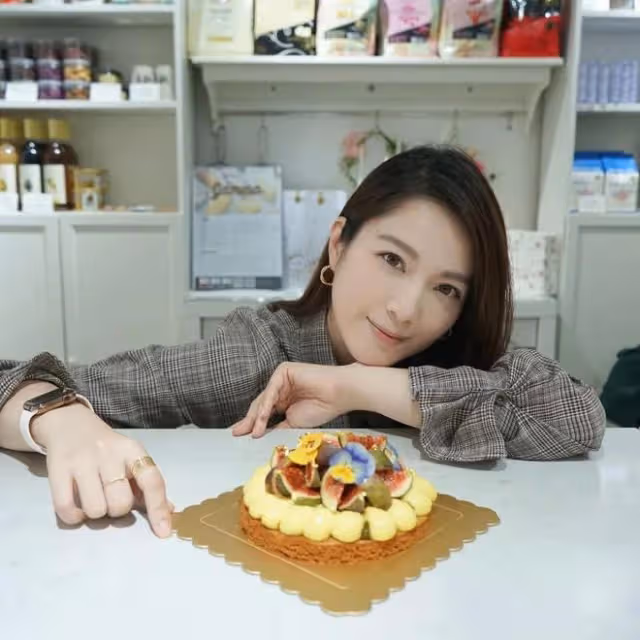 前TVB女星現身聚會孕味濃,與富三代老公屢傳婚變,因生育問題意見不一