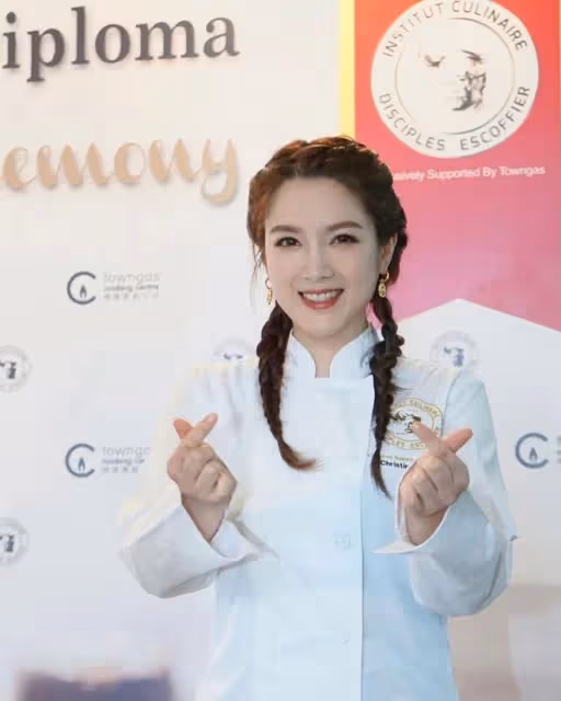 前TVB女星現身聚會孕味濃,與富三代老公屢傳婚變,因生育問題意見不一
