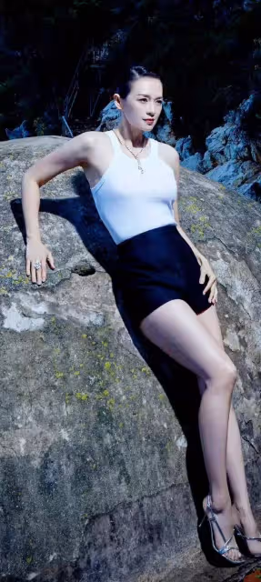 章子怡穿皮褲拍大片!離開汪峰後狀態全開 全心搞事業的女人最迷人
