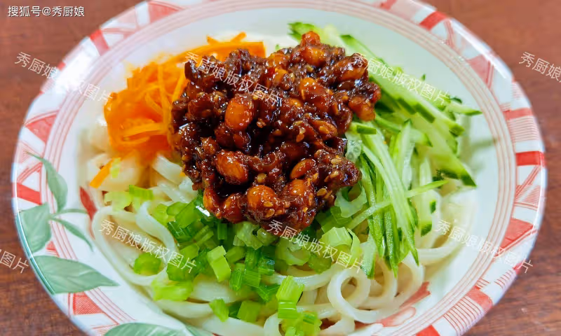 冬瓜、南瓜靠邊站,夏天多吃它,做成醬囤起來,拌面拌飯都很香!