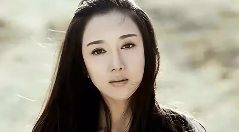 她曾是古裝第一美人,被葉璇的狗咬毀容後,如今41歲的她只能靠演壞女人翻身