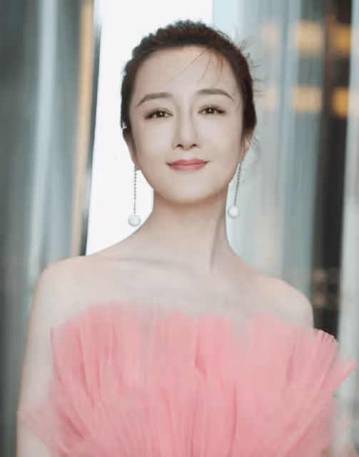 她曾是古裝第一美人,被葉璇的狗咬毀容後,如今41歲的她只能靠演壞女人翻身
