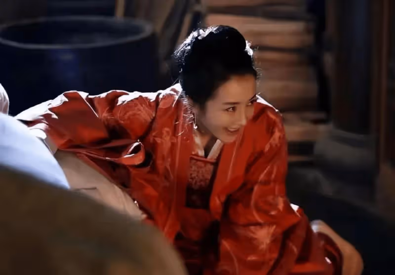 她曾是古裝第一美人,被葉璇的狗咬毀容後,如今41歲的她只能靠演壞女人翻身