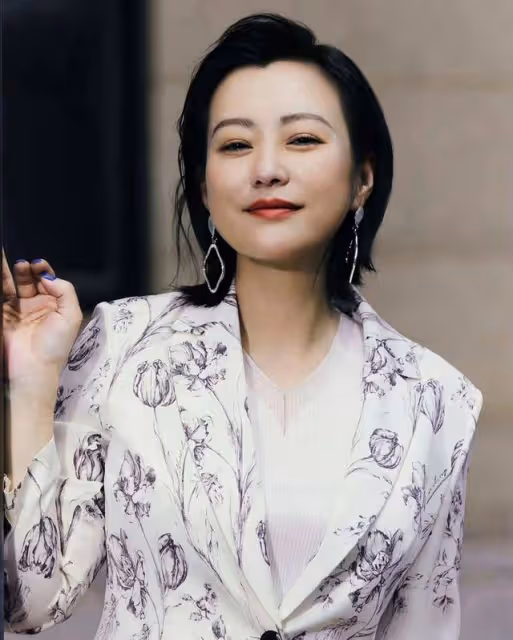 郝蕾舉辦表演訓練營,單節課300元被網友驚呼太便宜