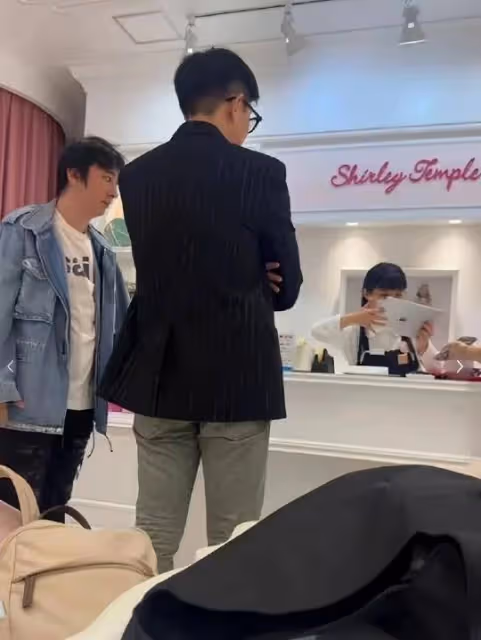 默認有女兒?王思聰更換社媒頭像圖片配字「你爹來了」