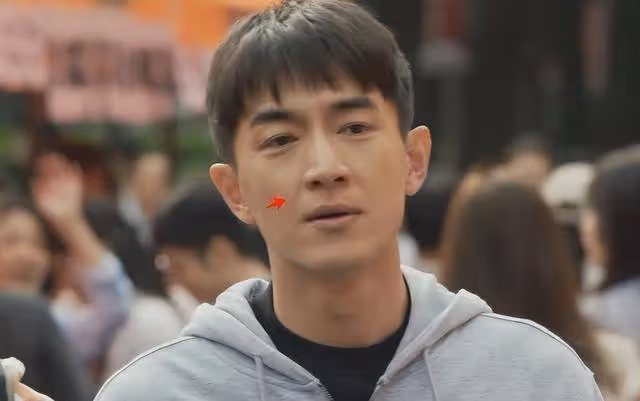 趙麗穎劉亦菲都捧不火，強行「扮嫩」，怕是要敗光他最後的路人緣