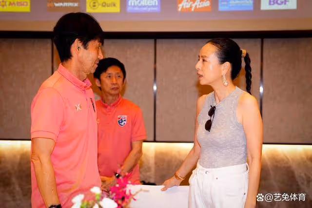 新加坡門將走紅,痛哭的泰國女足協主席也火了,戴名表開豪車背景顯赫