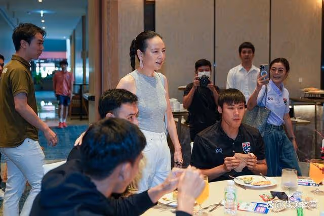 新加坡門將走紅,痛哭的泰國女足協主席也火了,戴名表開豪車背景顯赫