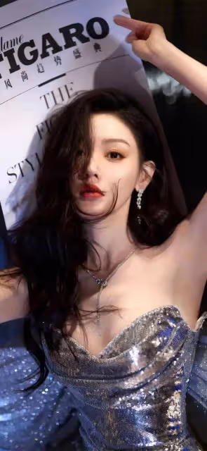 張天愛靚麗寫真露出事業線和大美腿!魔鬼身材性感火辣