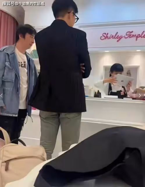 王思聰買女童衣服,疑與黃一鳴達成和解,女方撤銷爆料信息量大