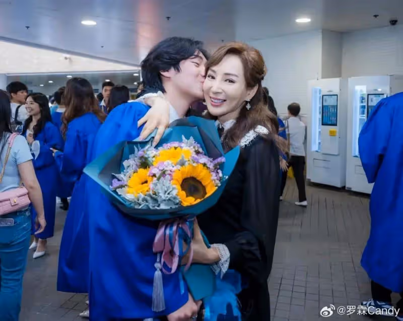 與富商離婚後復出!TVB知名美魔女參加兒子畢業禮,兒子撞臉韓星有混血女友