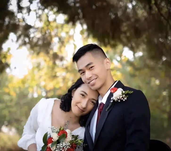 與富商離婚後復出!TVB知名美魔女參加兒子畢業禮,兒子撞臉韓星有混血女友