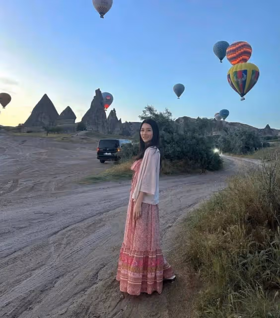 曾是陳冠希首位公開女友,家族背景深厚,如今罕見露面氣質出眾