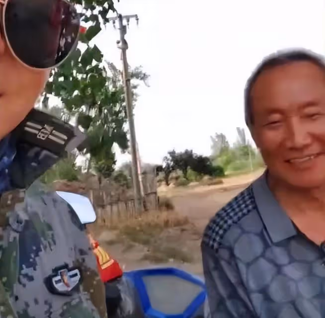 姜萍父親露面:滿頭白髮農民工,女兒獲得好成績,是看新聞才知道