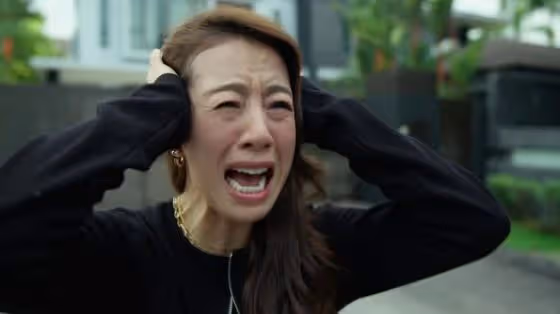 TVB前女星大曬鮮紅泳衣!被指靠爸爸接戲,出色表現獲網友道歉