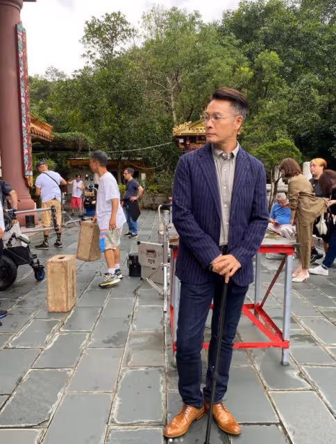 TVB上位女星弔帶背心清涼!大30歲視帝演老公,穿西服直呼熱