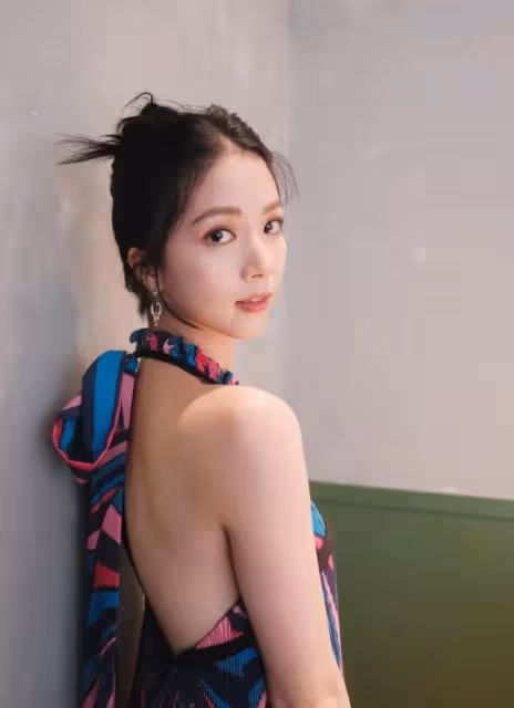 TVB上位女星弔帶背心清涼!大30歲視帝演老公,穿西服直呼熱