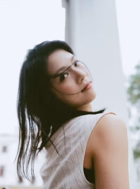 TVB上位女星弔帶背心清涼!大30歲視帝演老公,穿西服直呼熱