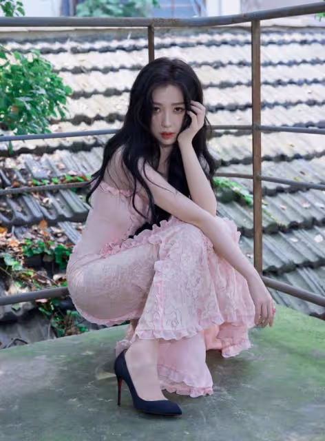 虞書欣新造型太驚艷！甜美優雅，浪漫可愛，粉色玫瑰長裙好時髦