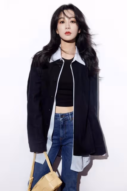 楊紫又甜又酷的造型真美！選對了搭配，才是時尚潮流的來源