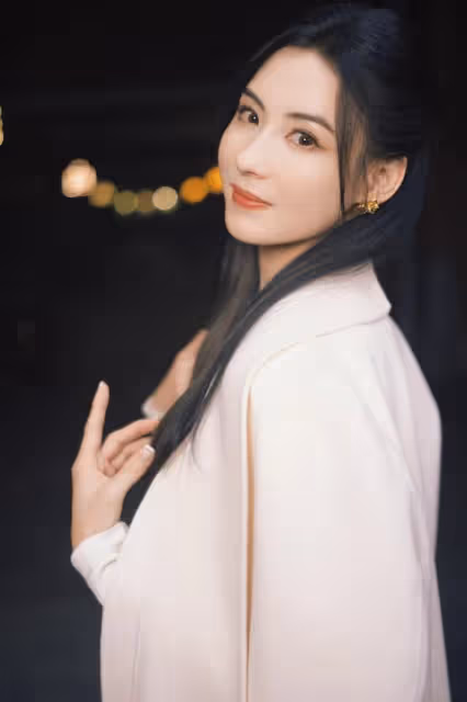張柏芝靠時尚眼光引領時尚潮流！新造型大氣又優雅，展現女性魅力