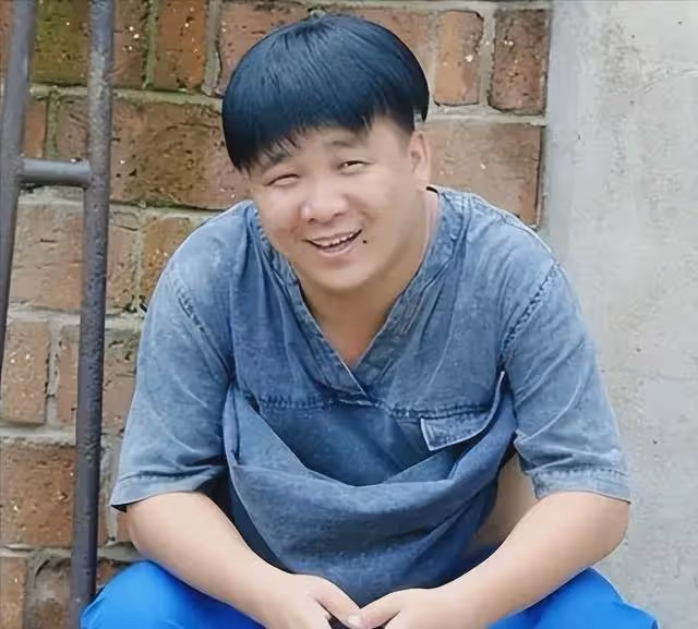 娶19歲金玲,認網紅當乾爹,如今心梗住院,孫小寶經歷了什麼?