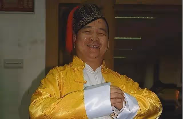 娶19歲金玲，認網紅當乾爹，如今心梗住院，孫小寶經歷了什麼？